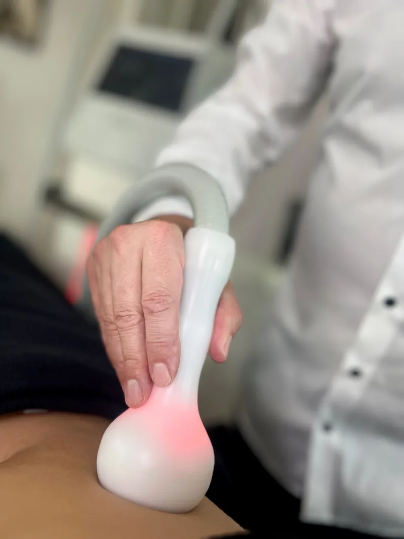 Anthéa flat body handpiece in thermal mode on the abdomen