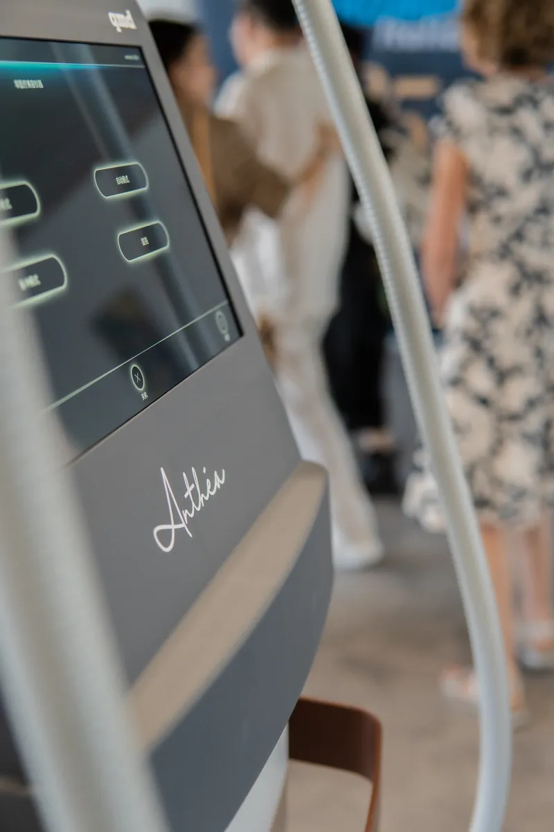 Anthéa console detail with the 15.6-inch touch screen