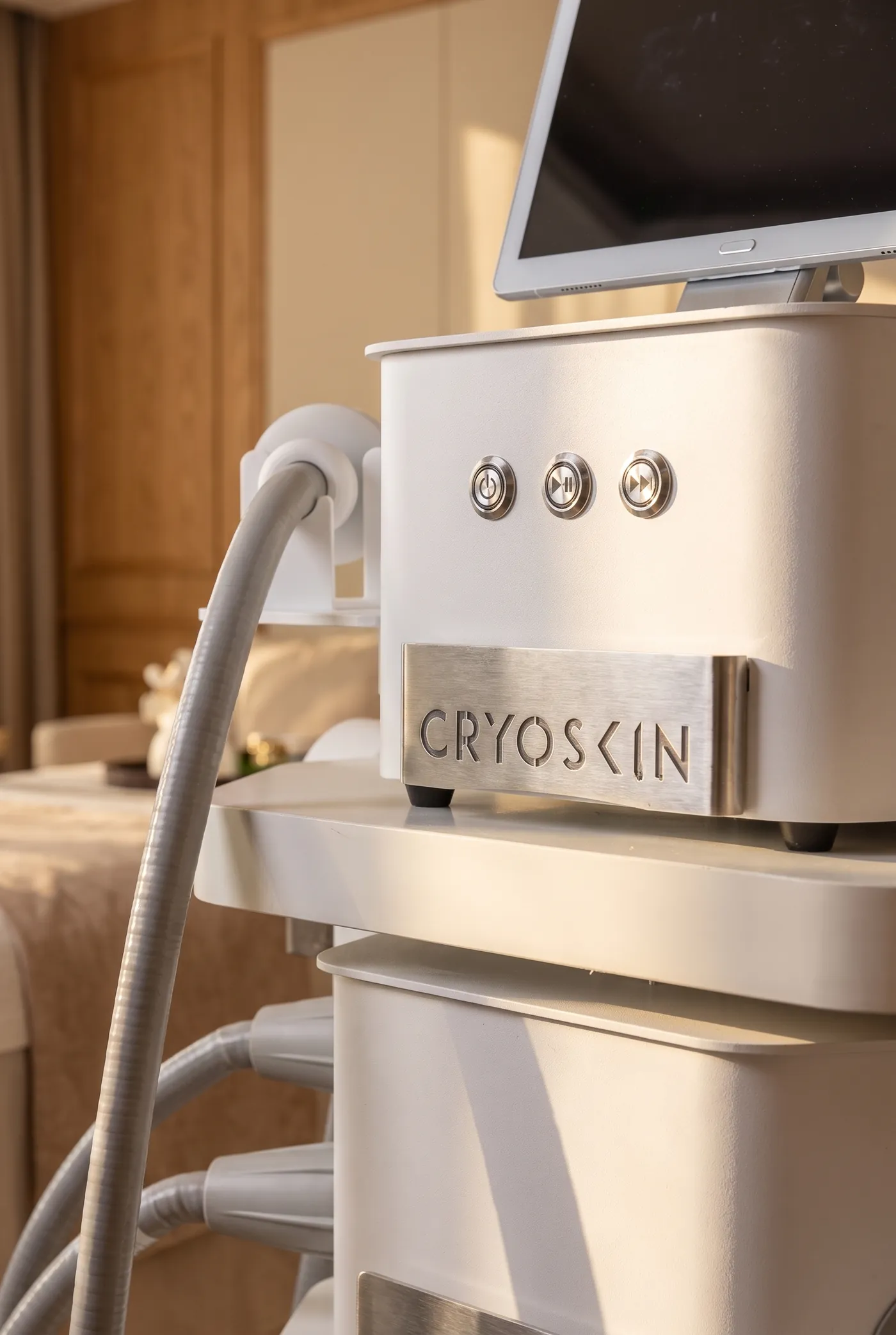 Cryoskin® Revolution console detail — cryo-thermal aesthetic spa device by Cryoskin® Paris