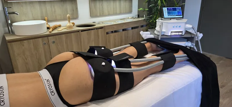 Cryoskin® hands-free static session with the static heads placed