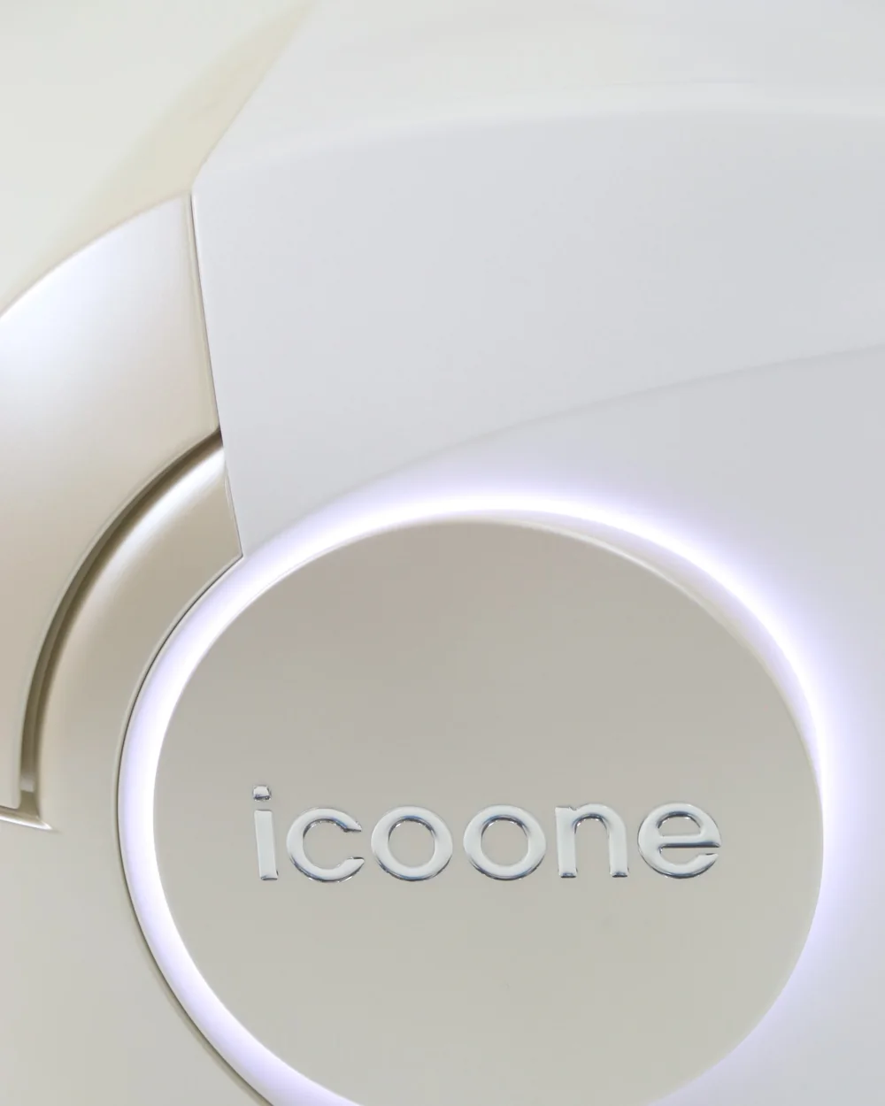 icoone® Beauty — illuminated badge