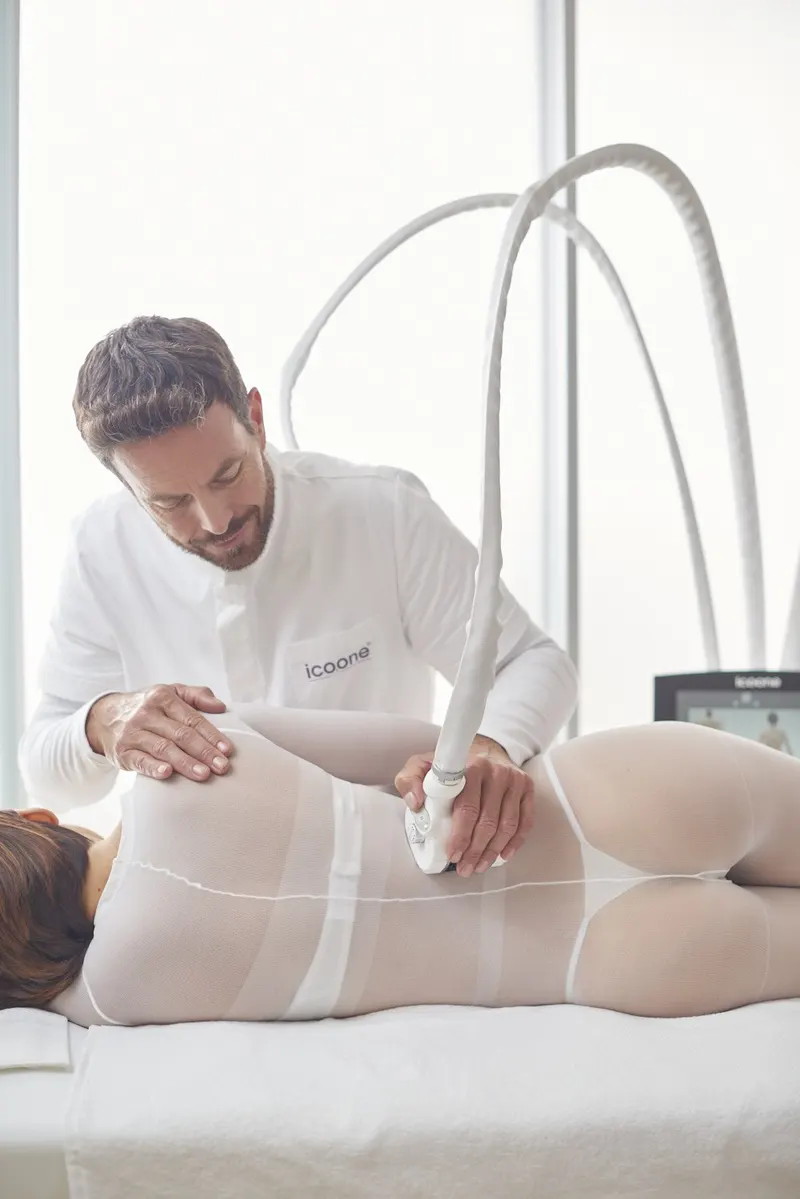 icoone® body session in the client body suit