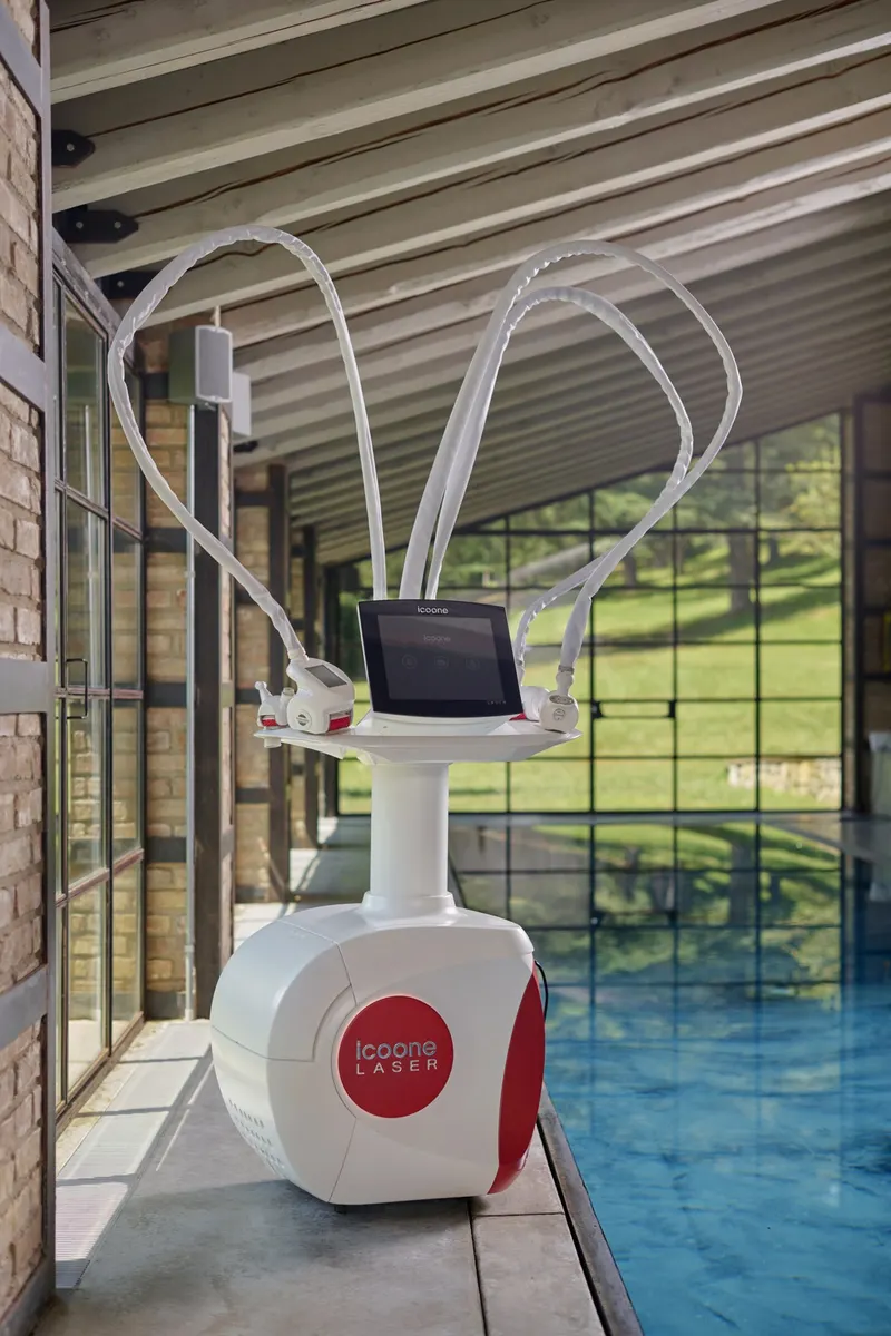 icoone® Laser Beauty (red) poolside