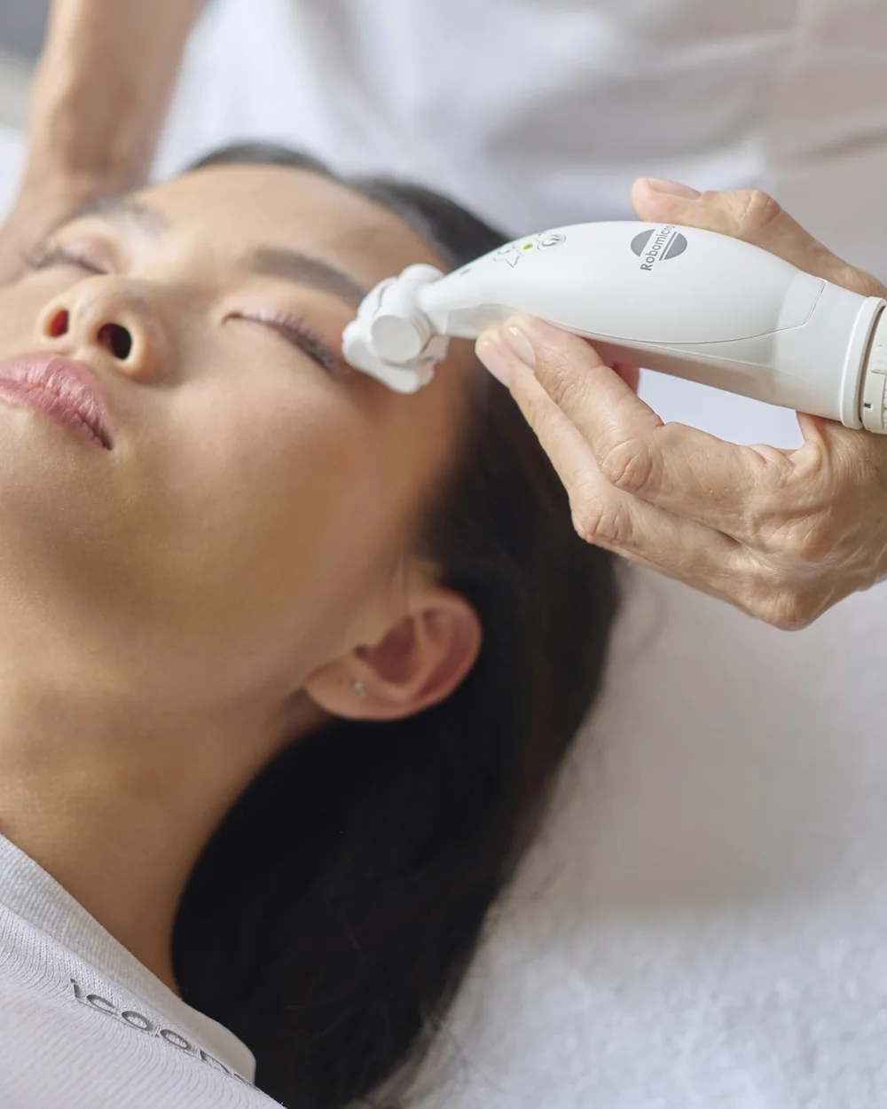 Robomicro around the eye contour