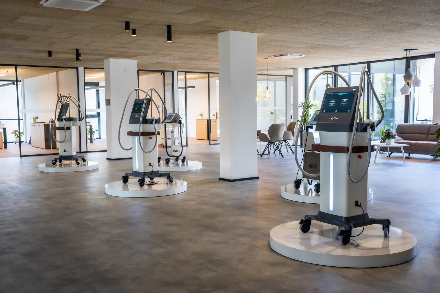 qmd showroom in Egna, Italy with Anthéa and Sélene devices